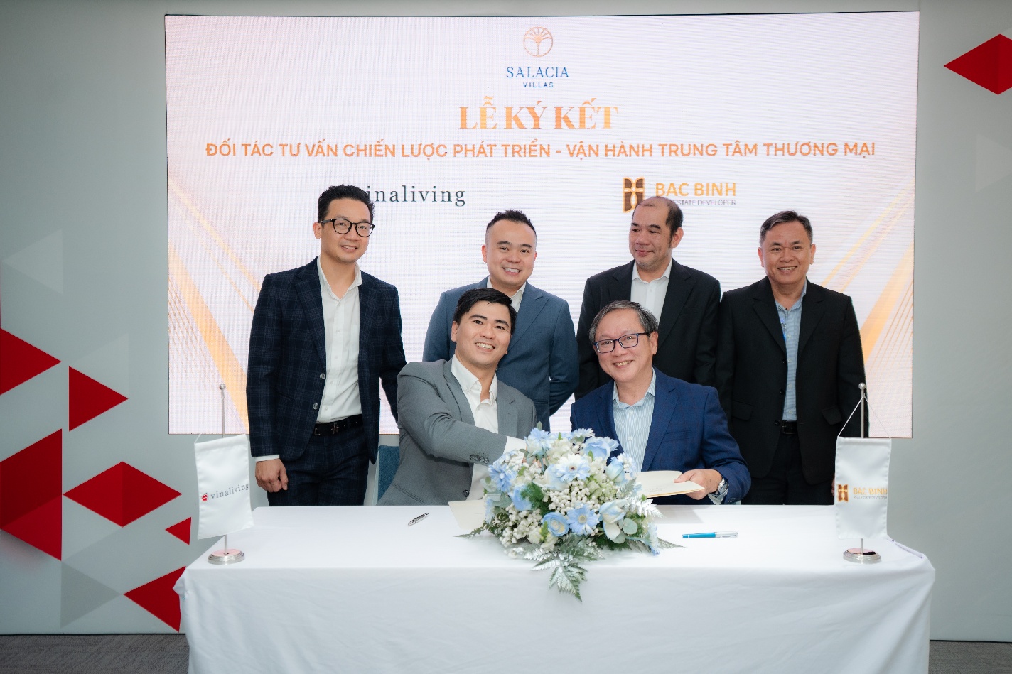 Sáng 05/03, VinaLiving – thành viên thuộc Tập đoàn VinaCapital, đã ký kết Biên bản ghi nhớ hợp tác với Công ty Cổ phần Đầu tư Xây dựng Bắc Bình (Công ty Bắc Bình), đơn vị tư vấn chiến lược phát triển và vận hành trung tâm thương mại